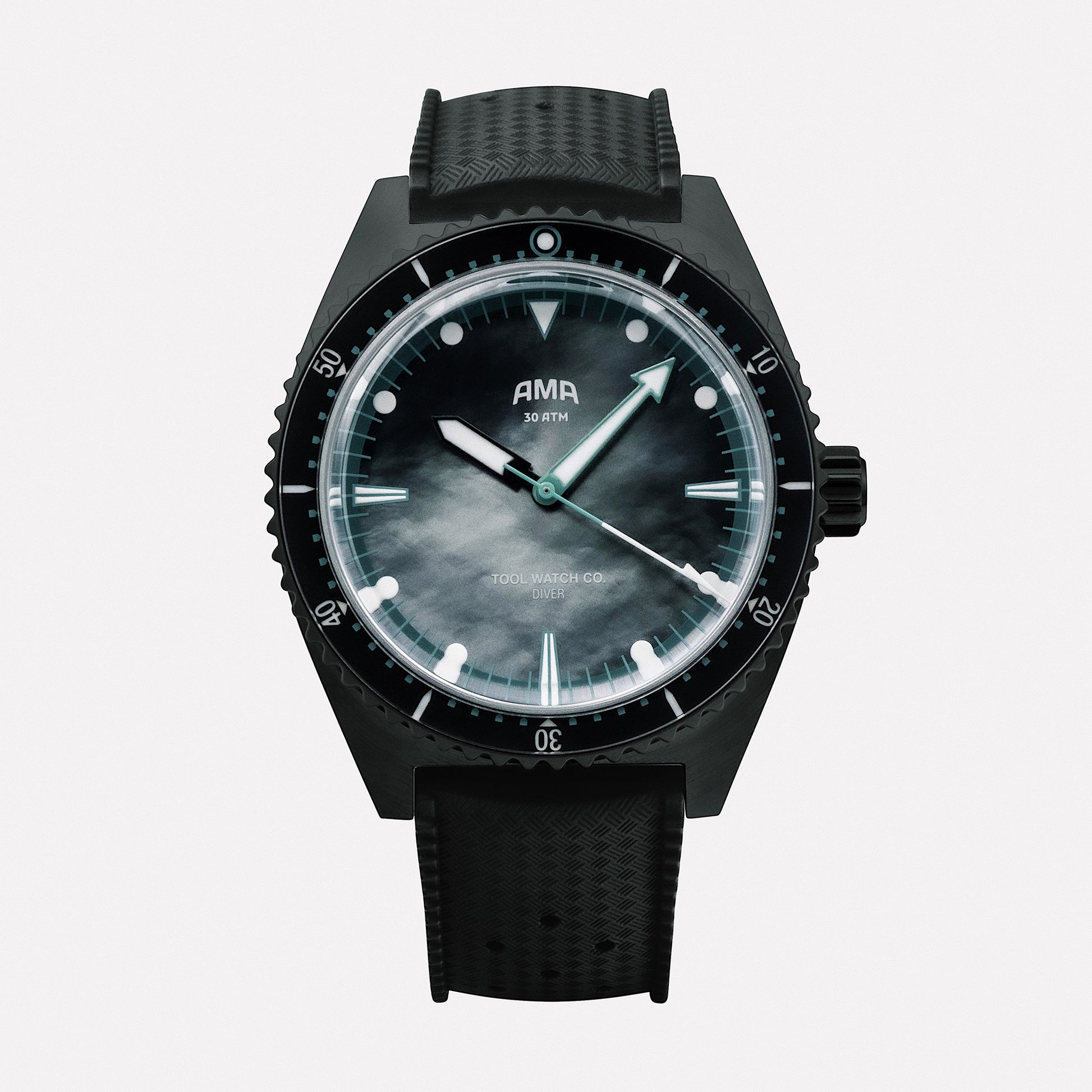AMA Night Dive dial close-up with dive indices and unidirectional bezel
