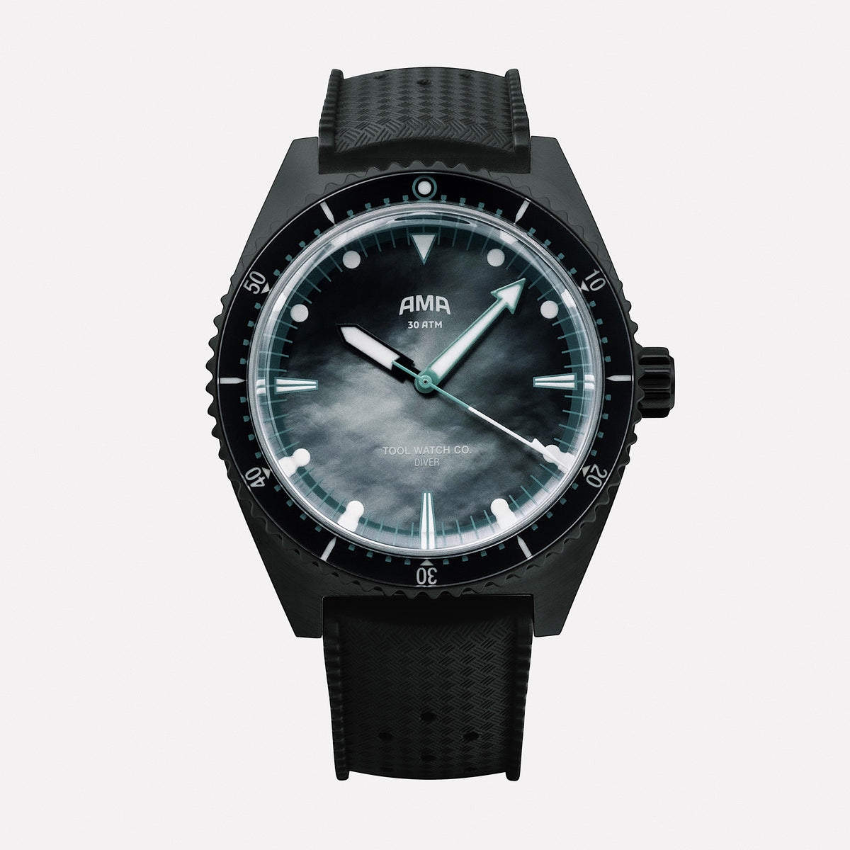 AMA Night Dive dial close-up with dive indices and unidirectional bezel