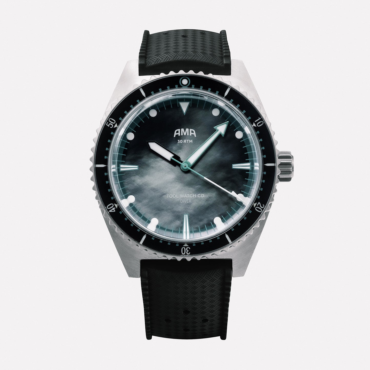AMA Signature Series dial close-up with dive indices and unidirectional bezel