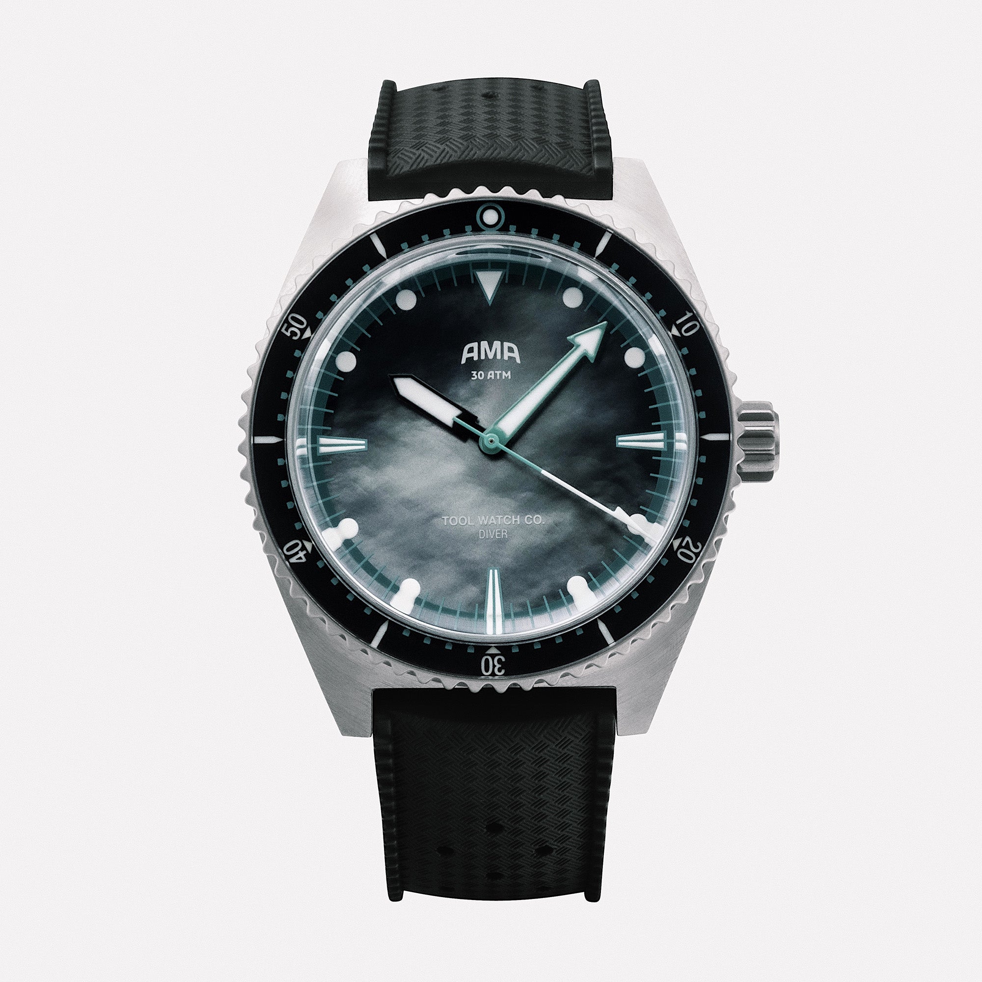 AMA Signature Series dial close-up with dive indices and unidirectional bezel