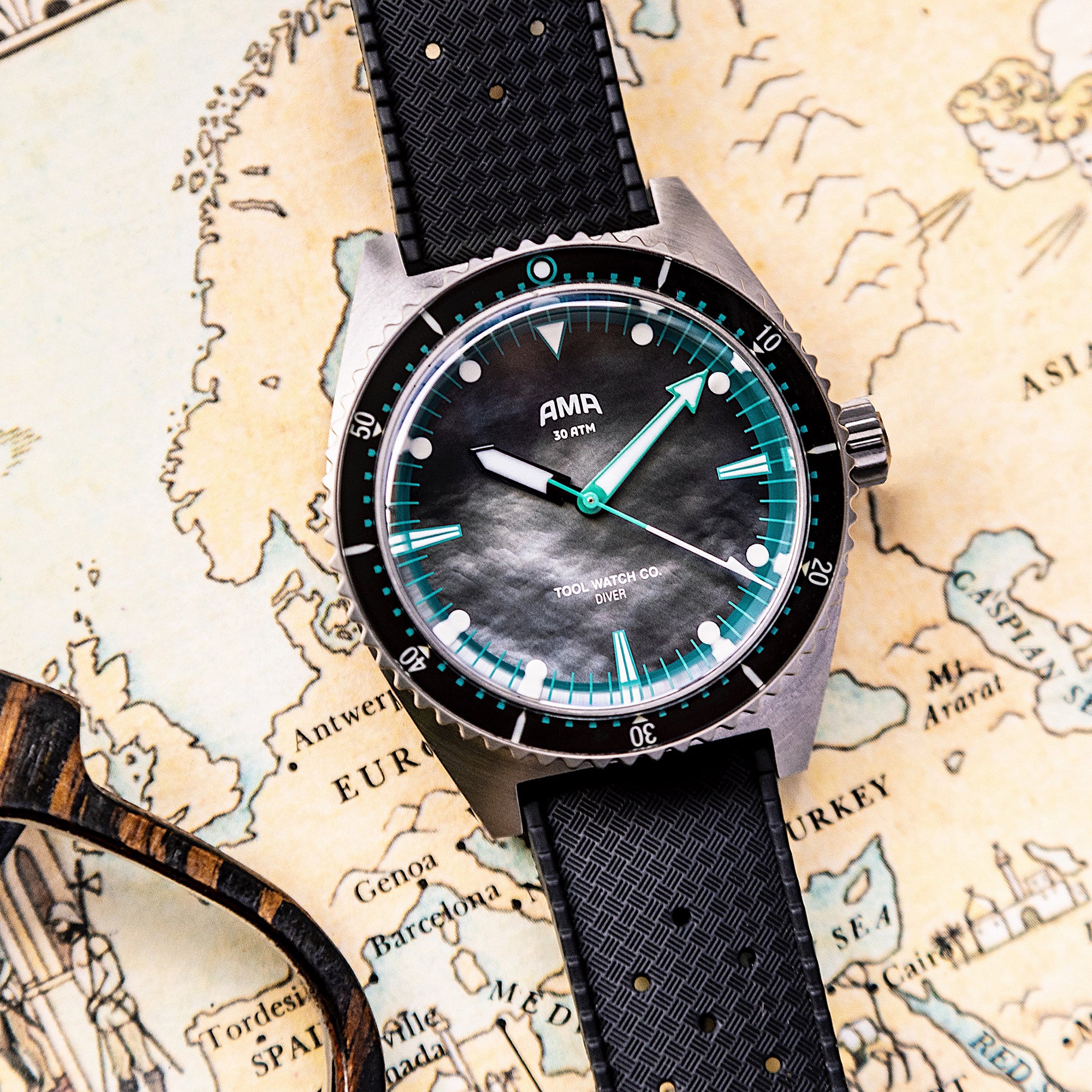 AMA Diver Signature Series — lifestyle-1