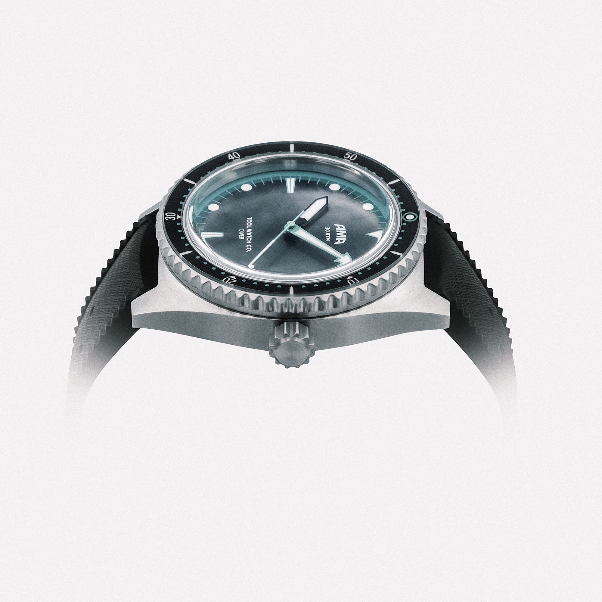 AMA Signature Series case profile showing dive-watch proportions