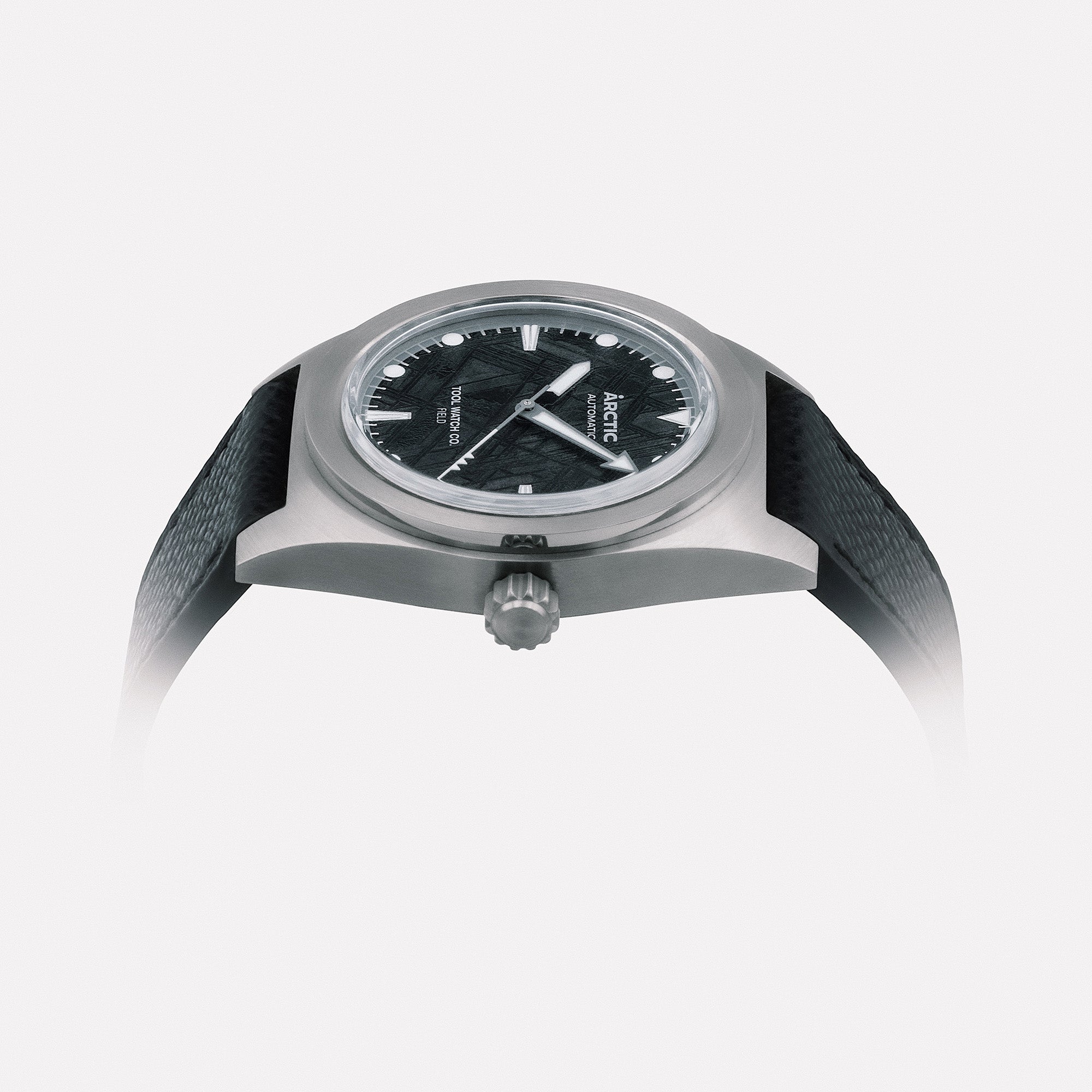 Arctic Limited Edition case profile showing dive-watch proportions