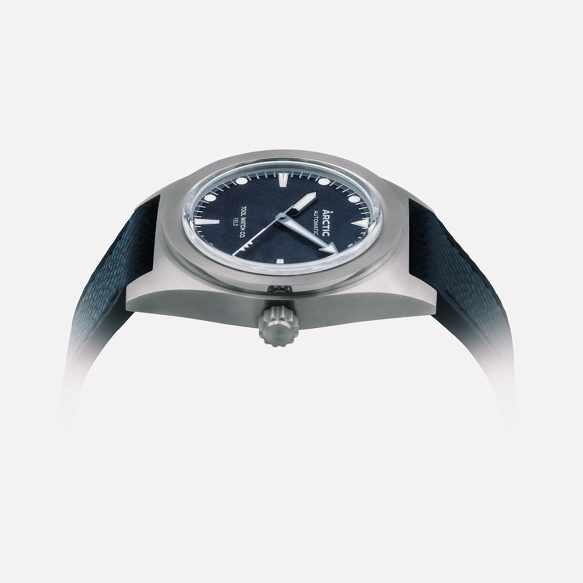 Arctic Signature Series case profile showing dive-watch proportions