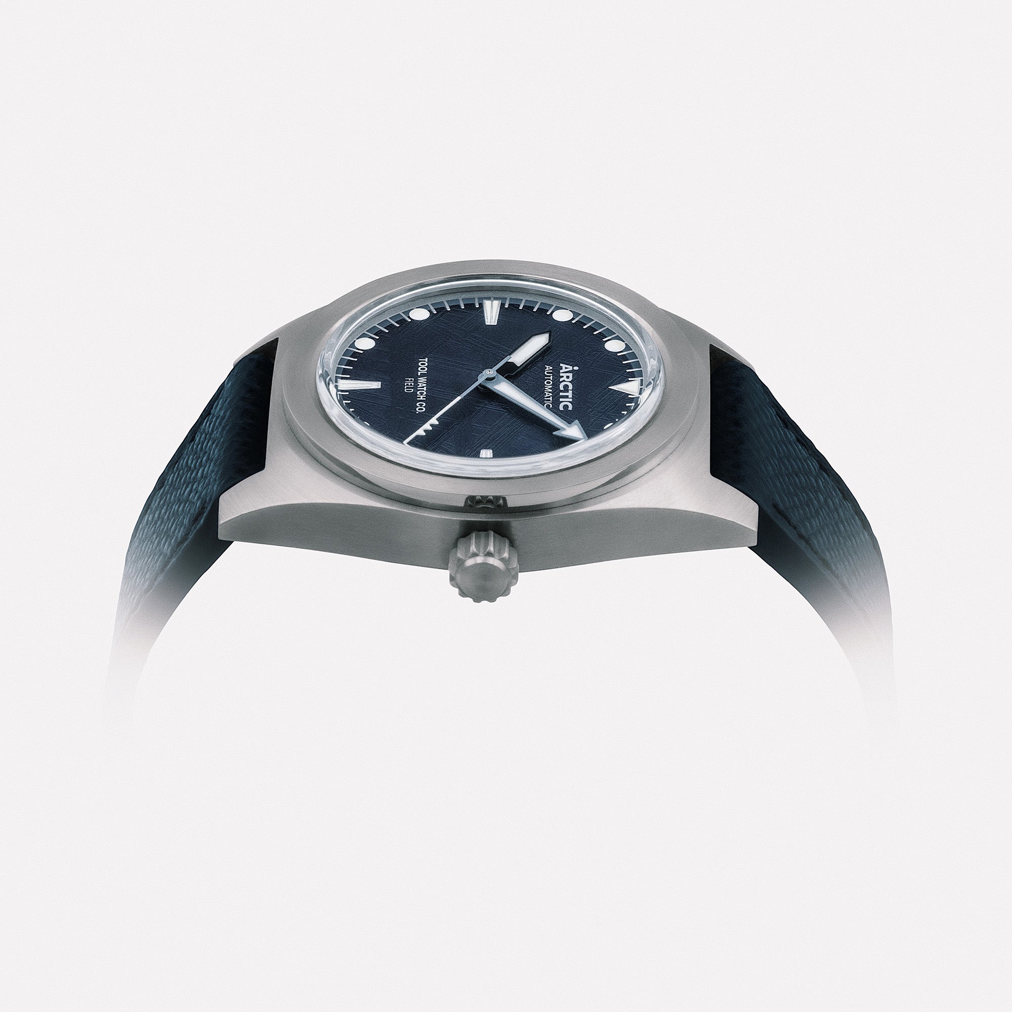 Arctic Signature Series case profile showing dive-watch proportions